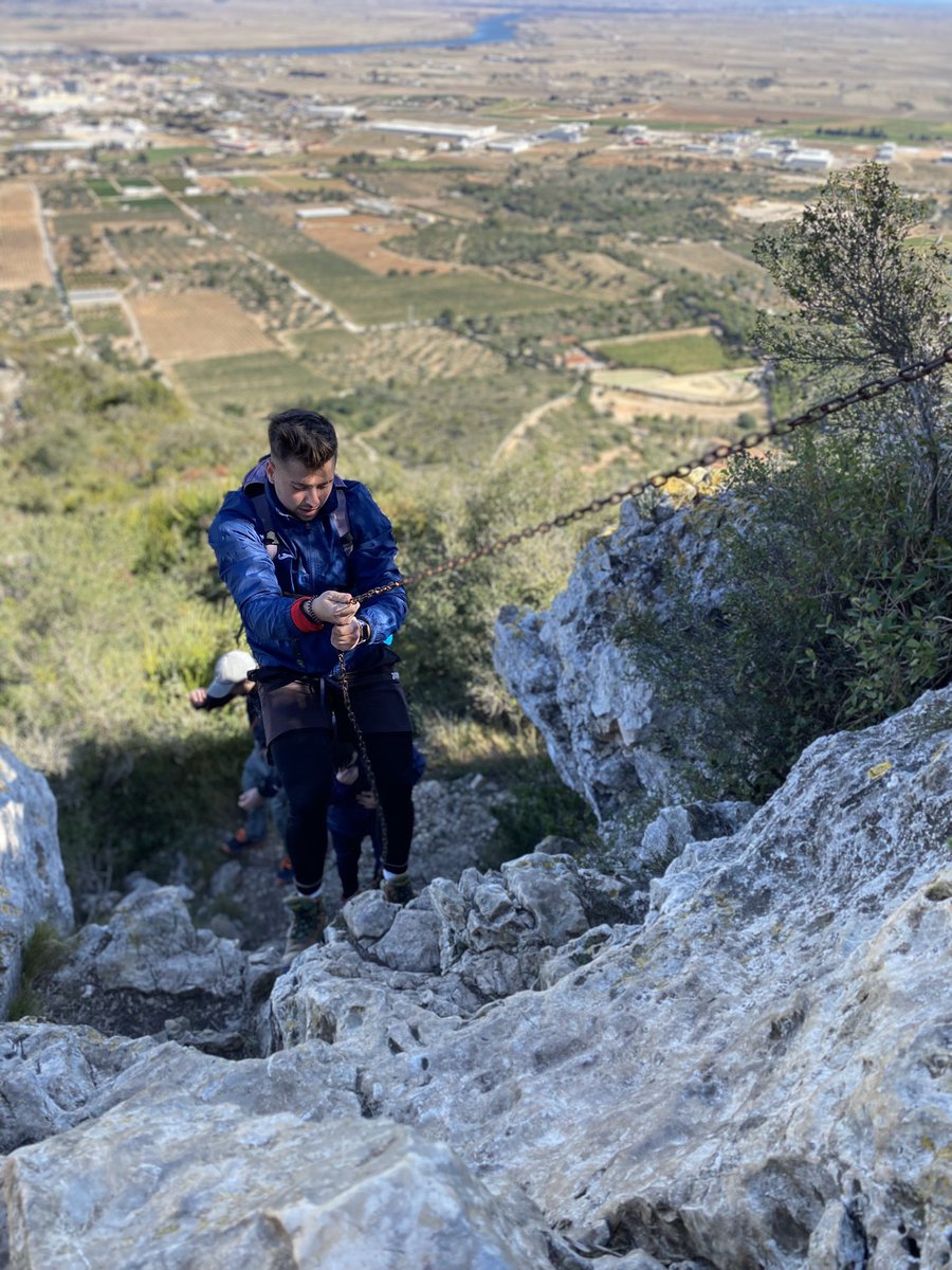 gerson_garrosa's tweet photo. Iniciación al #senderismo en la asignatura Actividades Físicas en el Medio Natural ⛰🧭
🎯Técnicas de progresión con y sin bastones
🎯Reconocimiento del terreno con mapa 🗺️
🎯Conducción de grupos por el medio natural
#EusesCAFE @EUSES_Oficial #CAFYDE https://t.co/y8awvsrVi9