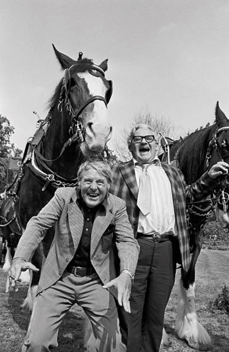 eric_ernie_col's tweet photo. 👓🌞♥️🍻👓🌞♥️🍻👓🌞♥️🍻👓
Evening Folks…some images to brighten the most miserable of days..
The Shire Horse Inn
Maidenhead Thicket
1976
#TheNationsFavourites🇬🇧
#LegendsOfComedy
#NationalTreasures
#EricMorecambeOBE
#ErnieWiseOBE
#RonnieBarkerOBE
👓🌞♥️🍻👓🌞♥️🍻👓🌞♥️🍻👓 https://t.co/fpXyCu6ri1