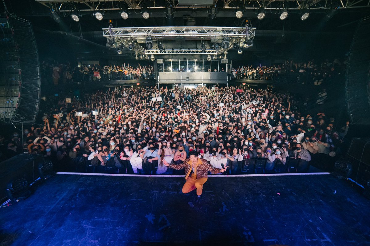 enmgmt's tweet photo. Week 3 of the #ThereAndBackAgainTour continued with 5 more incredible shows!
⠀
✅ Salt Lake City
✅ Denver
✅ Minneapolis
✅ Chicago
✅ Columbus
⠀
#ericnam #에릭남 #ThereAndBackAgainTour https://t.co/WKEA1bkvyV
