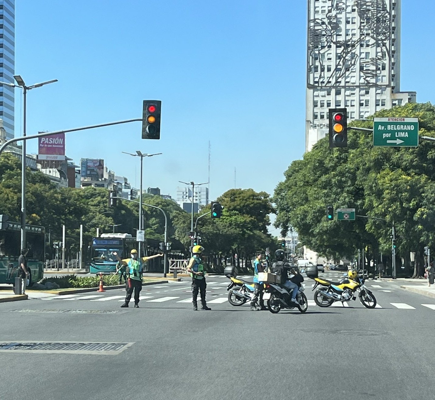 Organizaciones sociales protestaron en la 9 de Julio: piden mejoras en planes y rechazan el acuerdo con el FMI