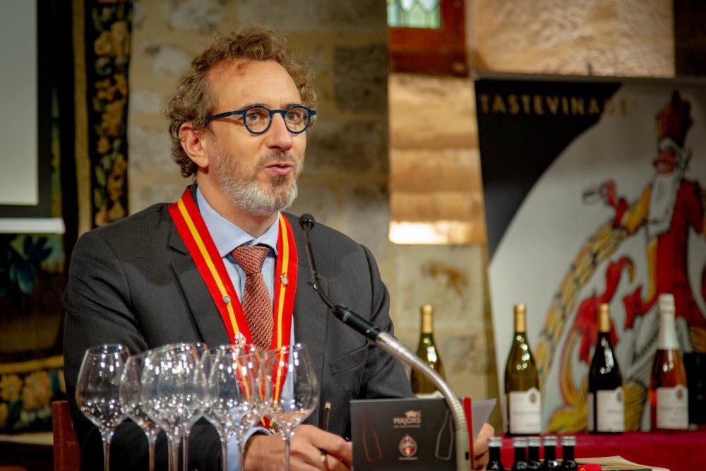 HISTOIRE_DU_VIN's tweet photo. Vougeot. Une vente aux enchères unique pour restaurer le définitoire de Cîteaux https://t.co/sDpKxx5z2z via @BP_Beaune @ThibBPBeaune https://t.co/iUnlwfhFva