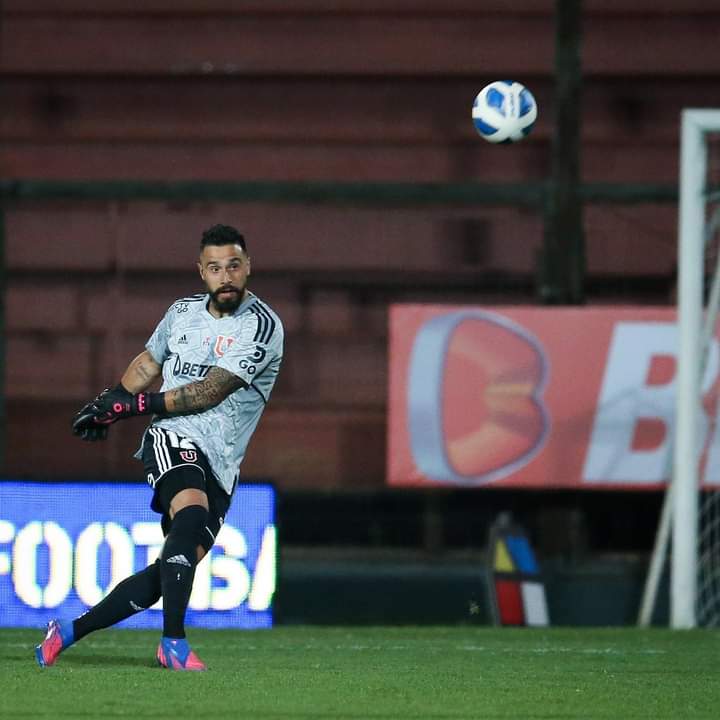 conexionazulcl's tweet photo. Buenos días Azules, hoy en conferencia de prensa nuestro arquero @HernanGali12 cerca del mediodía 🕛.

#VamosLaU #UdeChile #AzUlesFC 💙❤ https://t.co/uXE1nvHSEd