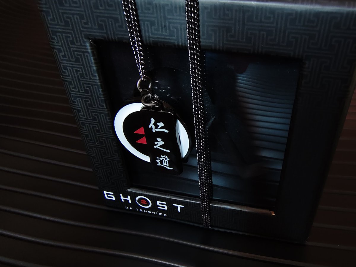 JLS0812's tweet photo. A necklace for the GHOST OF TSHSHIMA #GhostOfTsushima #PlayStation #FANTHFUL https://t.co/sWzKM4FBYh
