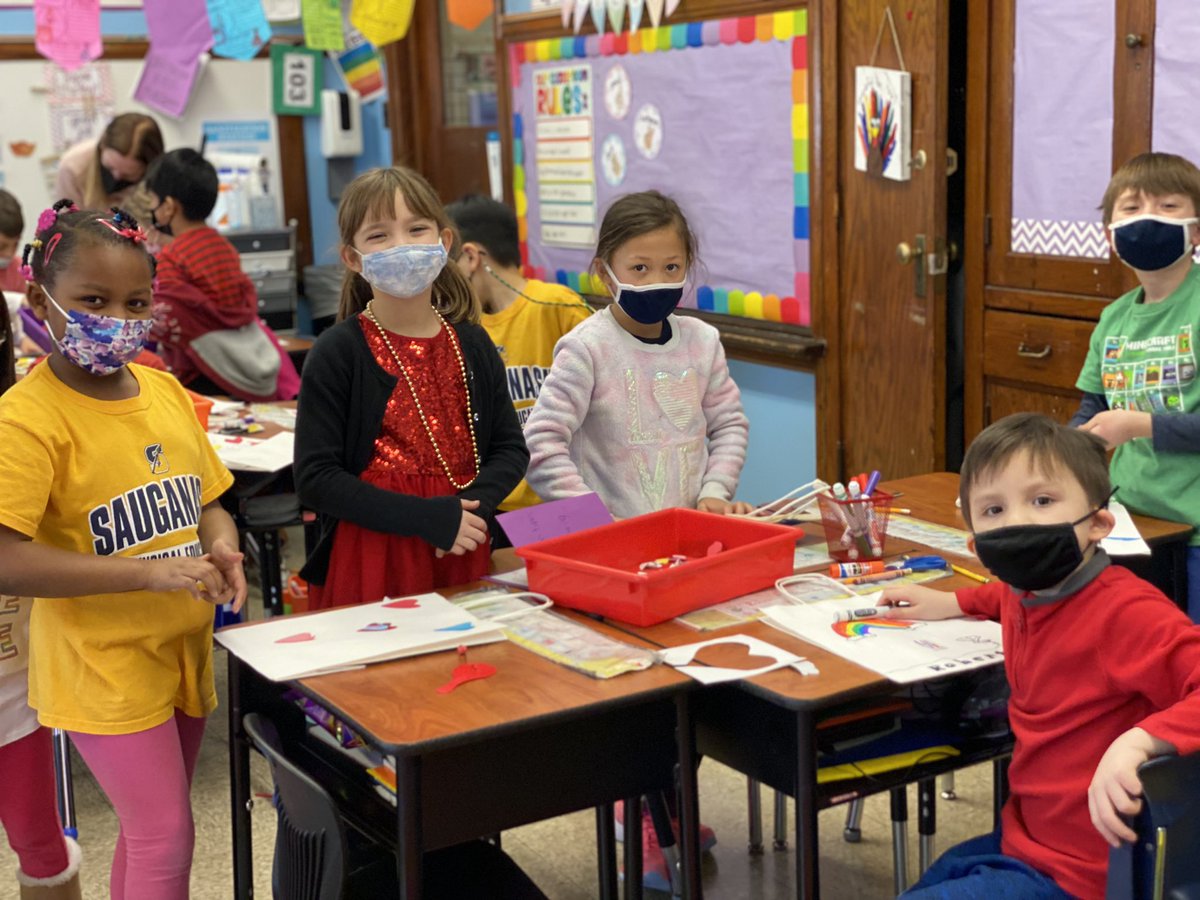 MrsGaughan103's tweet photo. ❤️ Day in 103. Thanks to all the parents who donated and made this party possible! @SauganashCPS https://t.co/HQYtVcgkrc