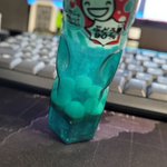 森永ラムネが…ボトルにぴったりハマって出てこない!