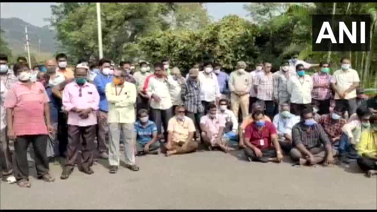 ANI's tweet photo. Vijaywada, Andhra Pradesh | Employees of Dr Narla Tata Rao Thermal Power Station stage protest against state's decision of "privatization of Sri Damodaram Sanjeevaiah Thermal Power Station." https://t.co/XGtls8ei3M