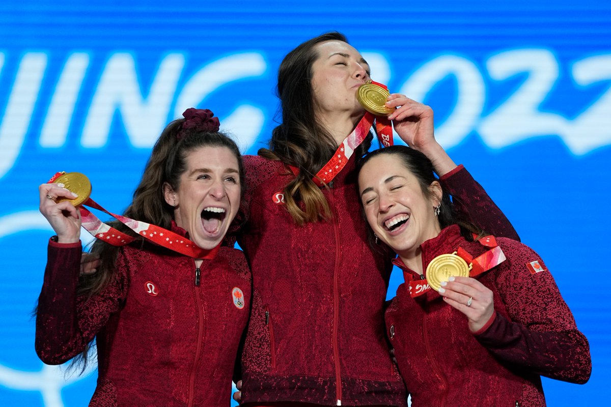 TeamCanada's tweet photo. GOLD MEDAL SQUAD 🥇 https://t.co/bOVULpQN2b