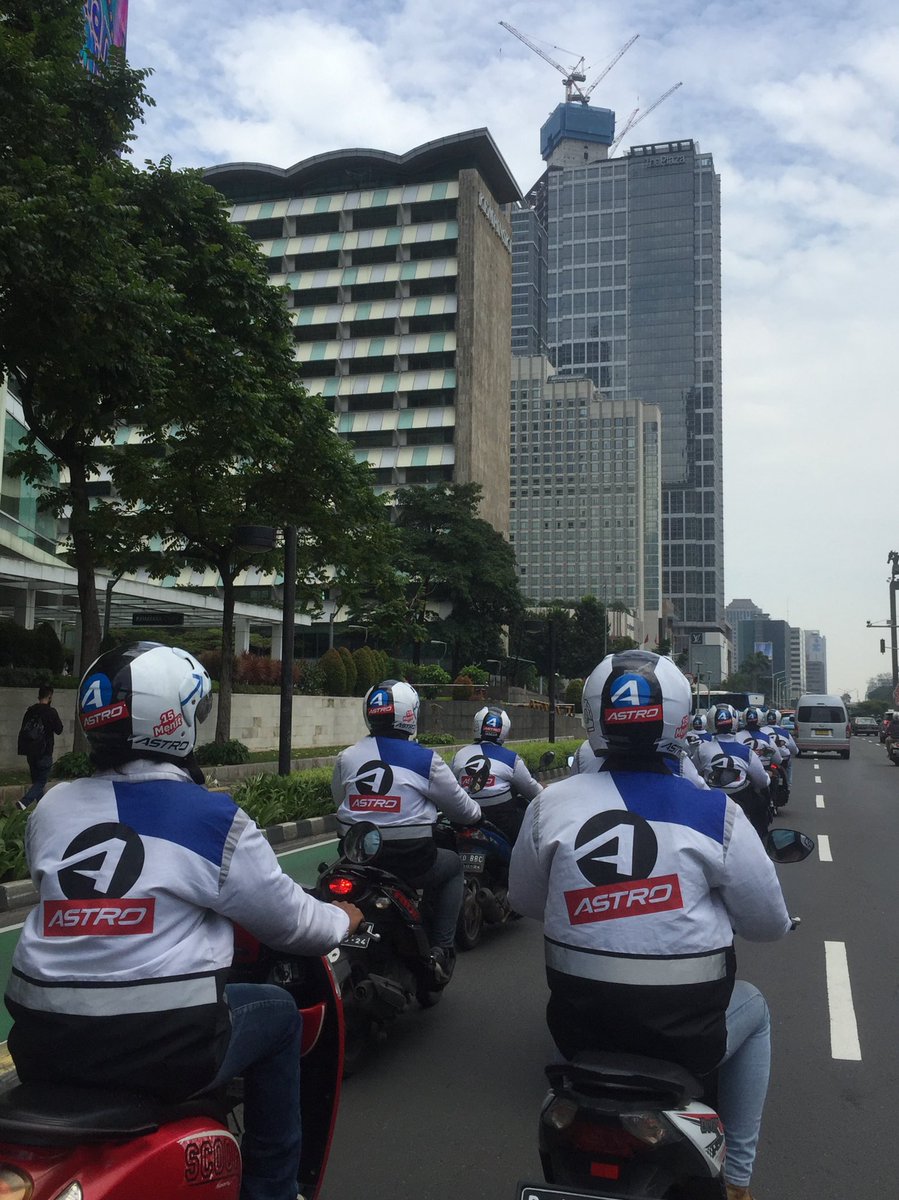 Ada Astronauts di jalan, ada apa yah kira-kira nih? <a href="/astronauts_id/">Belanja #15MenitSampai🚀</a> #AstroinAja #Past15ampe