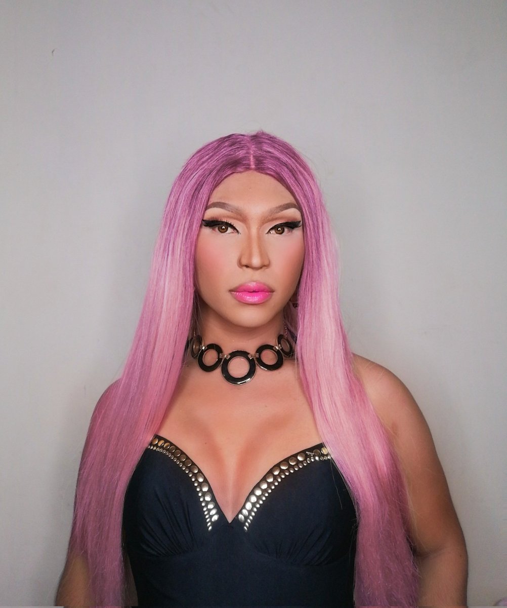 iamwintersss's tweet photo. '' Y O U N G M O N E Y ''
n i c k i m i n a j
Transforming myself into the
'' Queen of Rap '' herself @NICKIMINAJ
Hair and Make-up | Yourstruly
#Vinetalent #comeDIVAS
#NickiMinaj #youngmoney #impersonator #dragartist #dragqueenph #Performer https://t.co/fG2FwylsiQ