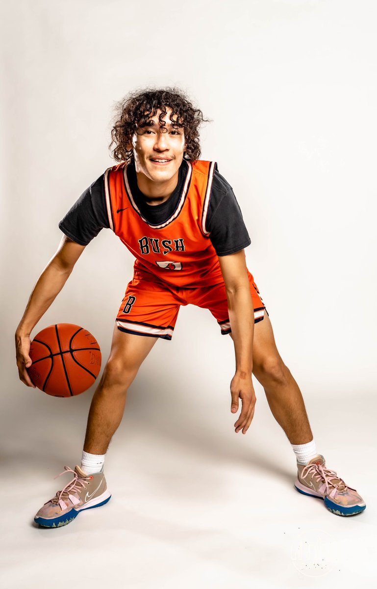 SENIOR SPOTLIGHT
Senior guard Alan Becerra
Thank you for all the hard work and dedication for the past four years!
#SeniorNight #BushBoys