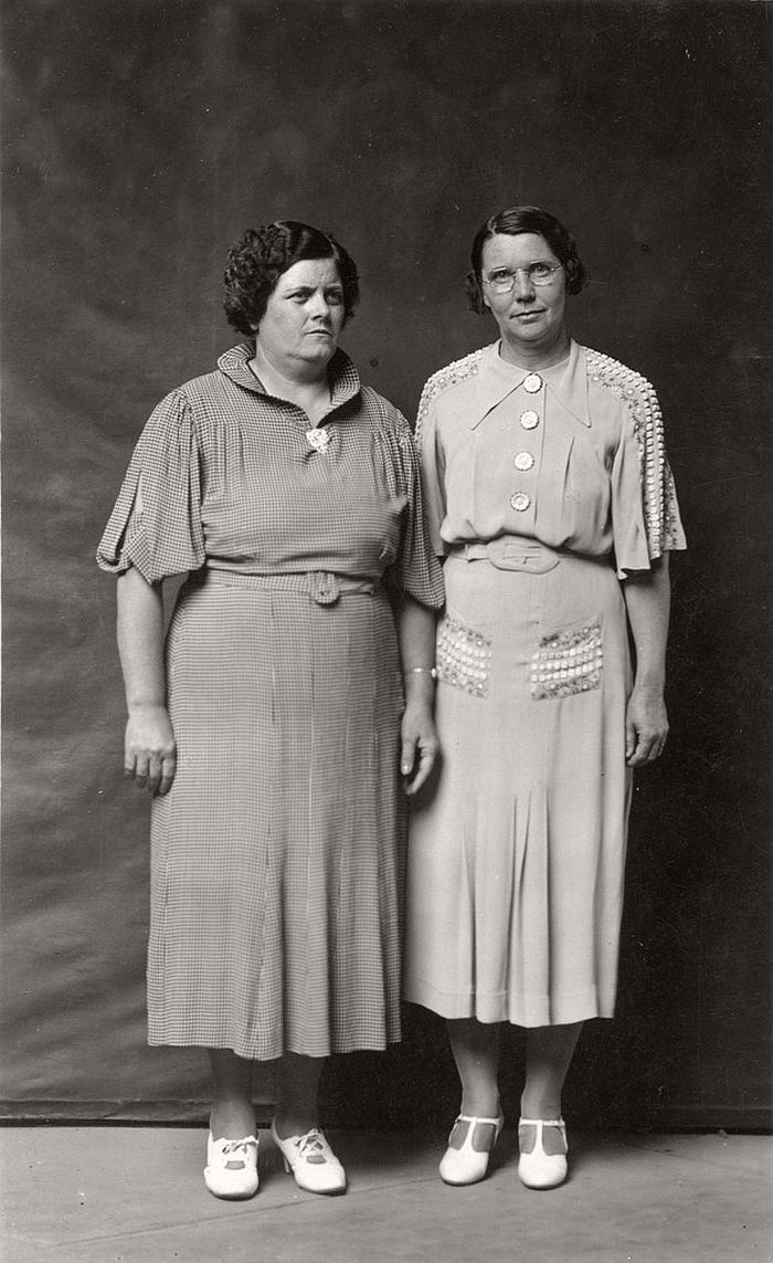artukovicjosip's tweet photo. While not as institutional or vast in its scope, the work of Mike Disfarmer came to my mind in the wake of the recent A. Sander collection. Striping his subjects to uncanny intimacy, Disfarmer portrayed hundreds of his fellow townspeople with stark realism and without judgment. https://t.co/658banImAt