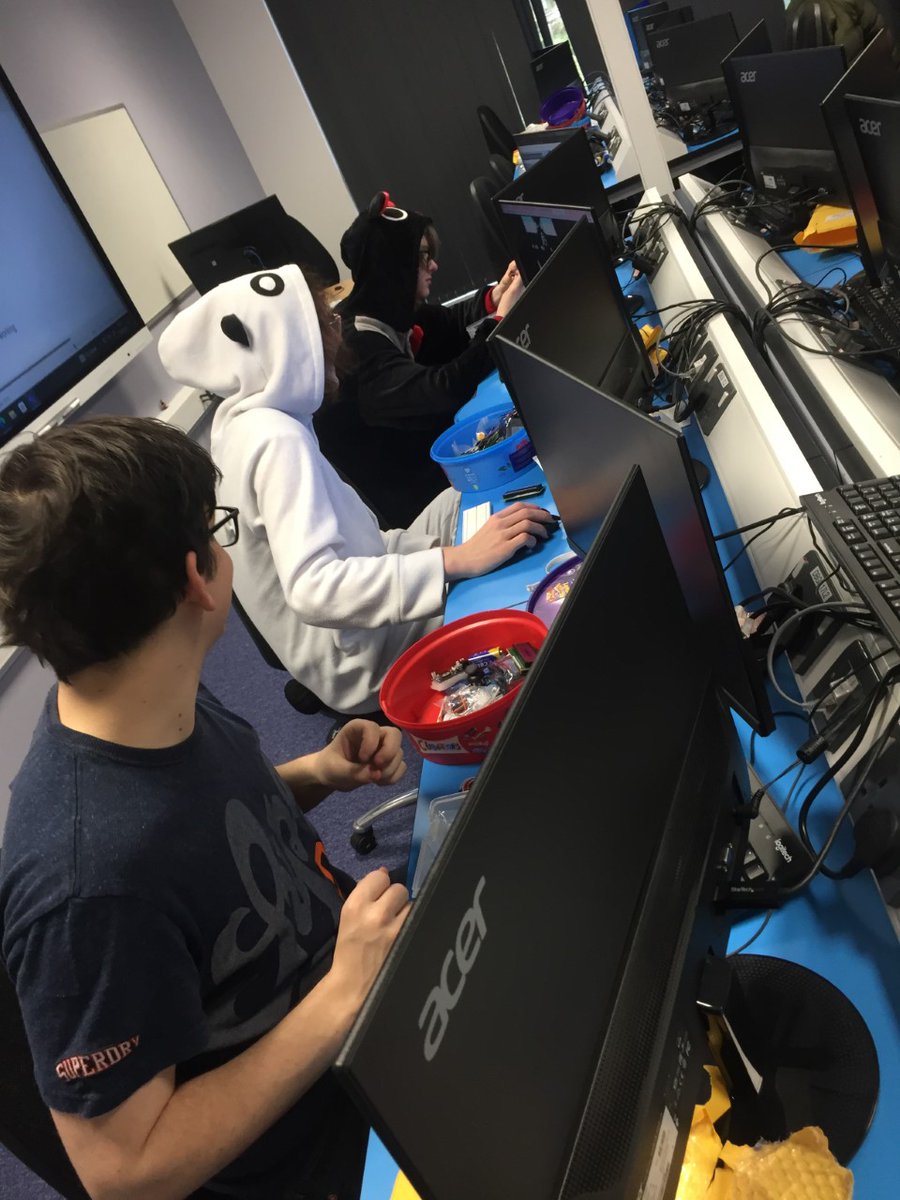 Our HNC Computing group started experimenting with Arduino today. Students are preparing to develop their own robotic system as part of their coursework. <a href="/ExeterCollege/">Exeter College</a> #robotics #IT #Computing #HE