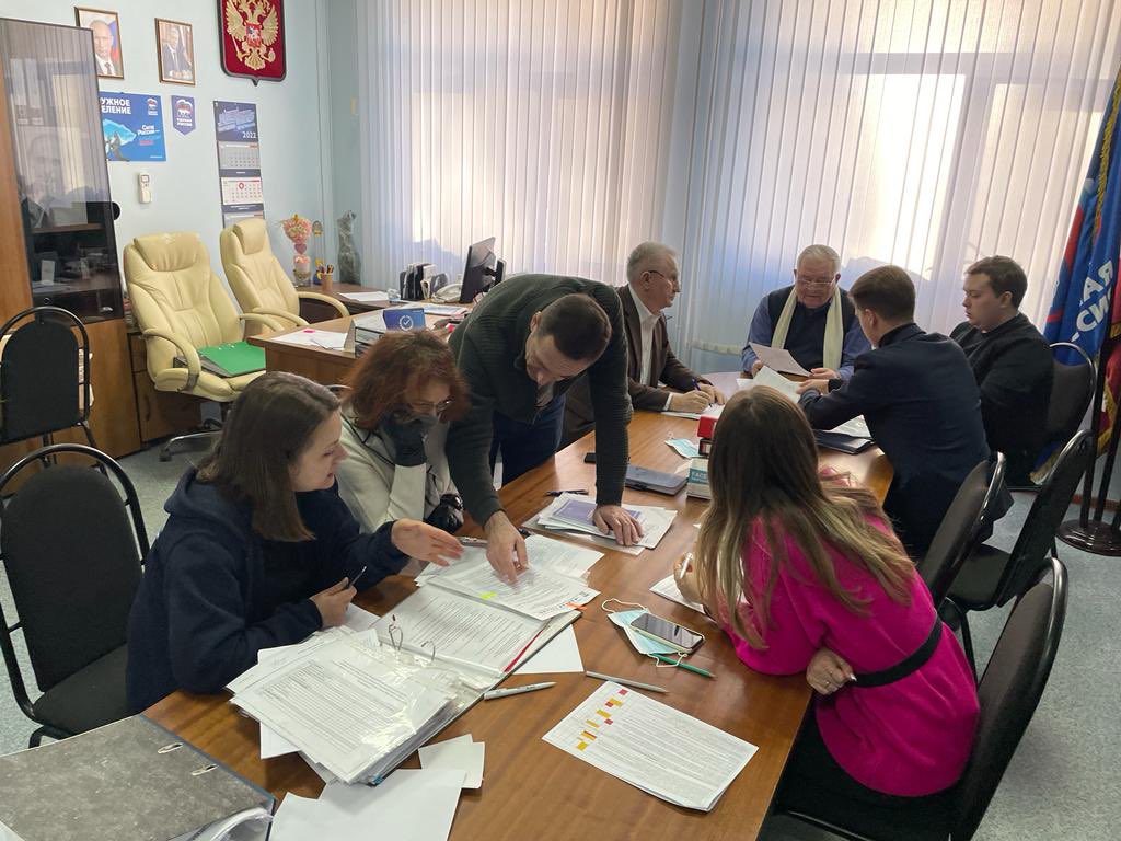 airoshchin's tweet photo. Региональная контрольная комиссия работает в местном отделении партии ВАО города Москвы

#ЕР #ЕРМосква https://t.co/Aa2cm4mxEM