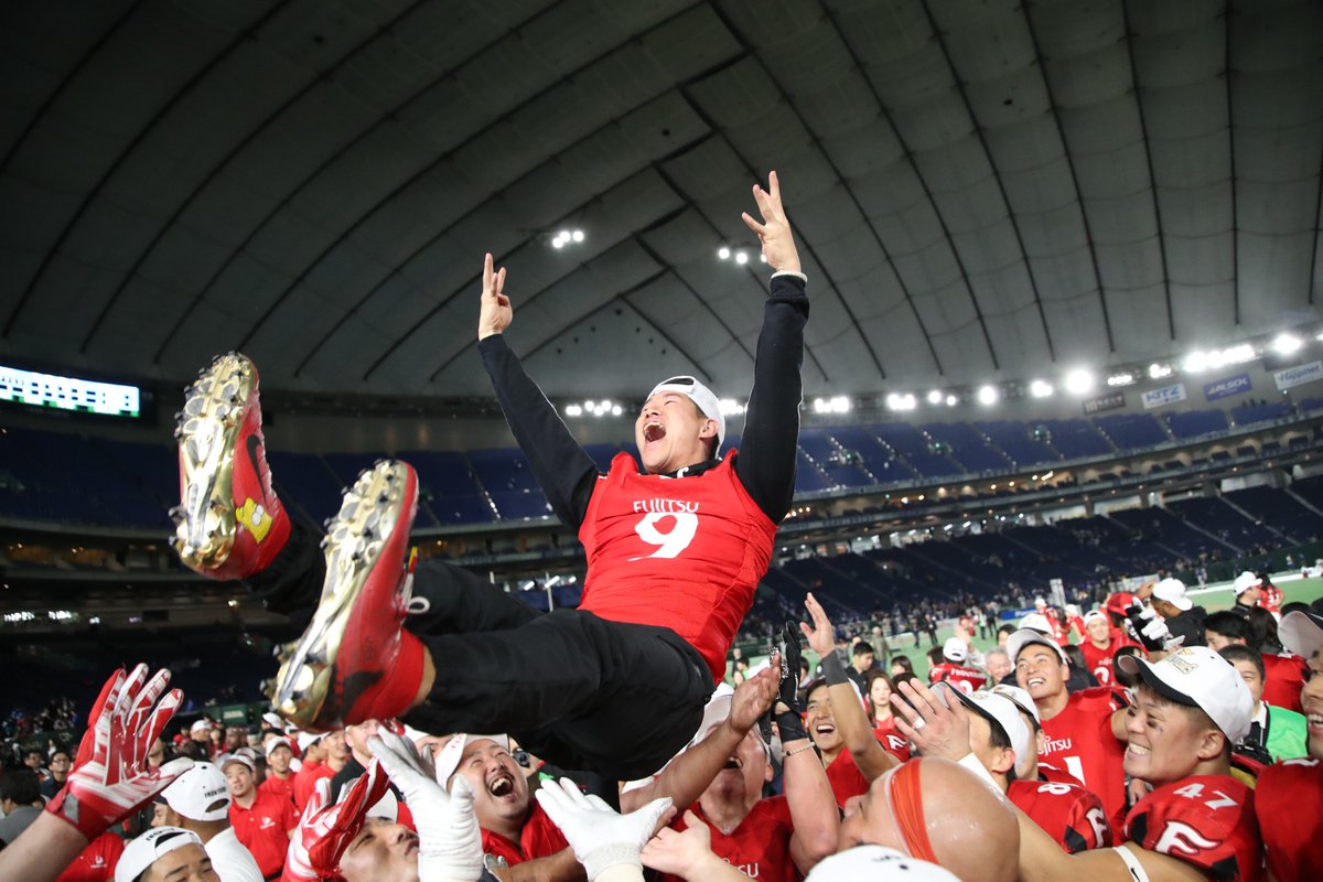 footballstore55's tweet photo. 富士通がWR宜本潤平（31）の引退を発表。京都リトルベアーズ、大産大高、立命大で活躍。富士通での9シーズン（うち3シーズンは主将）で6度の日本一を経験し、日本代表にも。類いまれなるど根性レシーバーであり、日本一のパントリターナーだったと思います。
おつかれさまでした。（撮影･北川直樹） https://t.co/YSJwCC83ZV