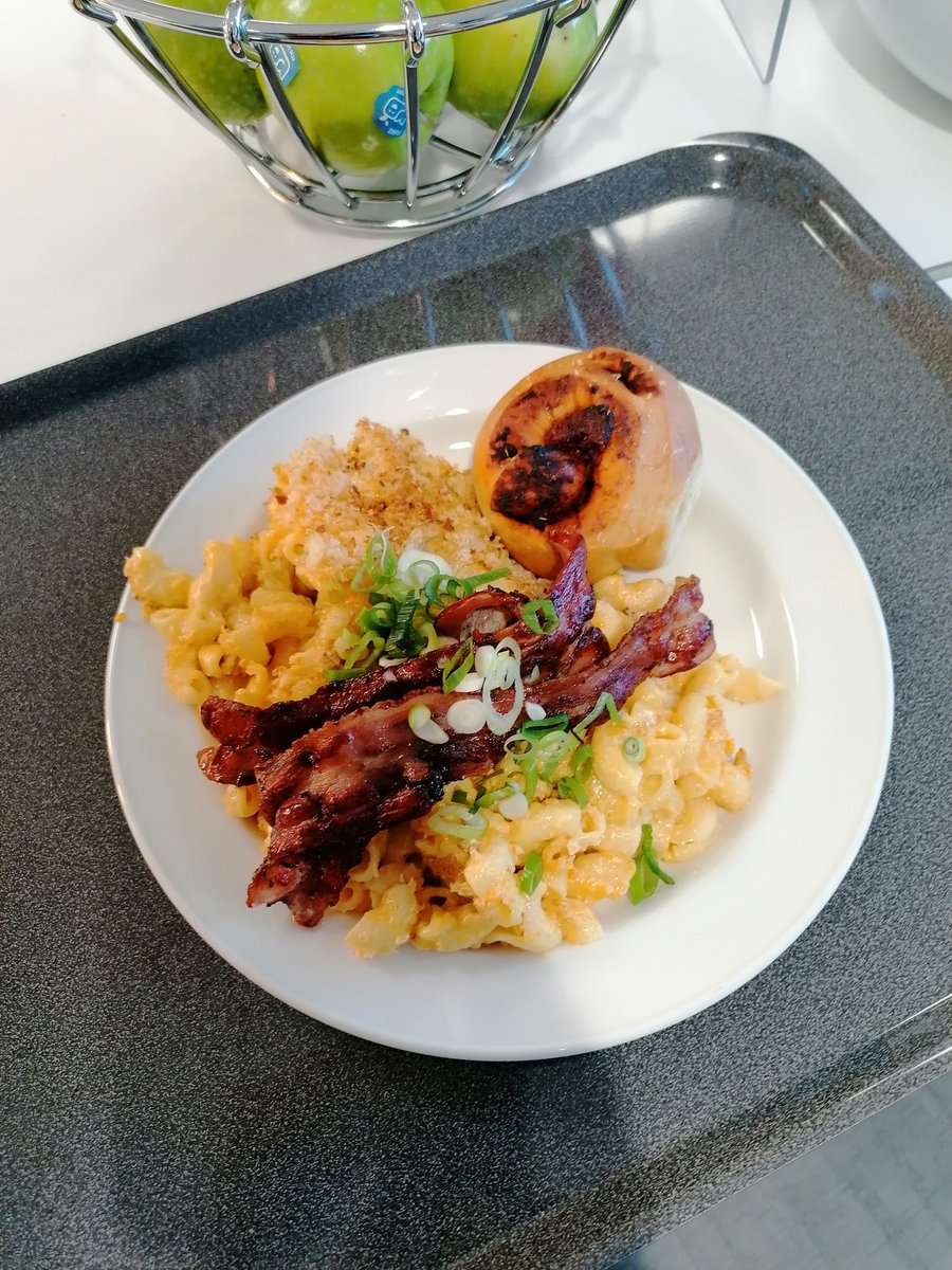 neilfreshwater's tweet photo. OK posting lunches are not cool, and we don't have the finesse of the Danish salads at @VELUX HQ, but this @VELUXGBI crunchy mac n chesse (with crispy bacon, tomato bread and spring onions) is boss. #foodbaby #carbattack #needasnooze https://t.co/cKr3jUrDgl