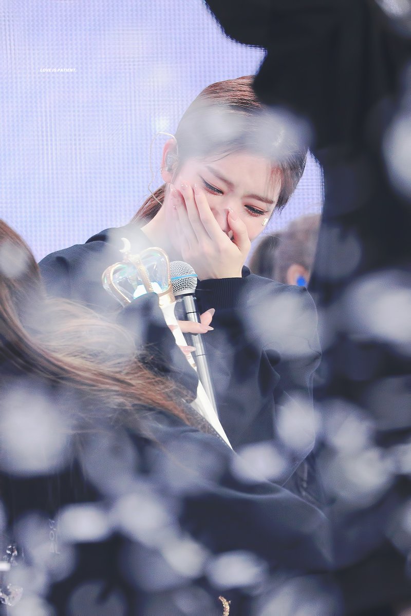 kimlip210's tweet photo. 220212 세상에서 가장 아름다운 감정
@loonatheworld #이달의소녀 #김립 #LOONA #KimLip https://t.co/oYSVpHLqXM