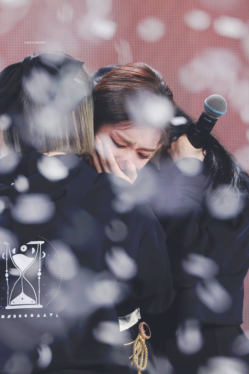 kimlip210's tweet photo. 220212 세상에서 가장 아름다운 감정
@loonatheworld #이달의소녀 #김립 #LOONA #KimLip https://t.co/oYSVpHLqXM