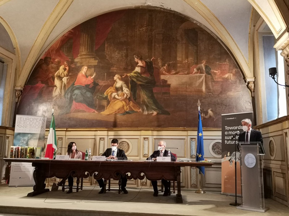 Si è tenuta stamattina, presso la Camera dei Deputati, la Tavola Rotonda per l’inaugurazione della mostra BioArt Gallery dedicata al tema della #bioeconomia. Presente il Presidente di Lazio Innova <a href="/NicolaTasco/">Nicola Tasco</a> 
<a href="/biovoices/">BIOVOICES</a>