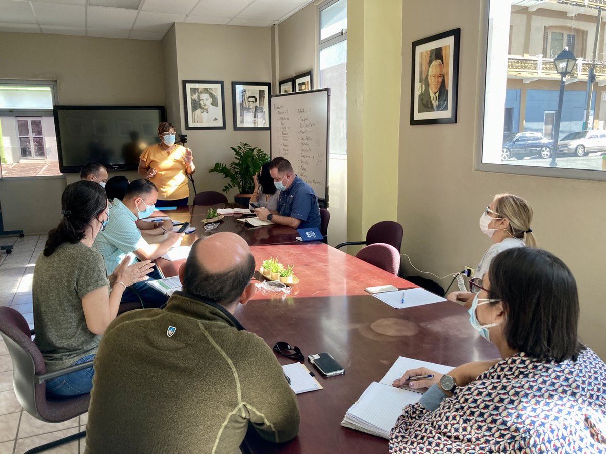 [Ahora] La directora ejecutiva, Damaris Santini, junto a personal de la #RegiónSur, la EPA y el Dpto. de Salud, sostienen reunión junto a la alcaldesa de Patillas, Maritza Sánchez, sobre asuntos relacionados al servicio de agua potable en sectores del Municipio.