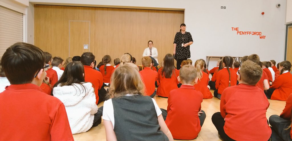 Key Stage 2 pupils had a fabulous talk with Laura Rowlands from Refugee Kindness, who are supporting over 70 refugee families in the area. A fitting end to our refugee project.