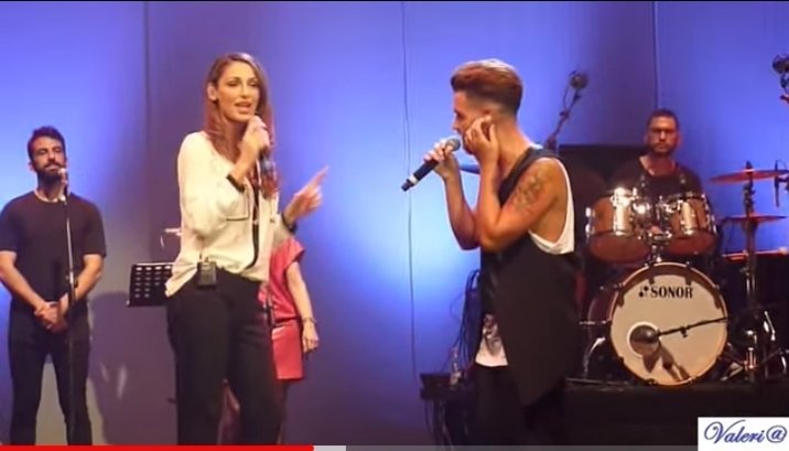 #oggièunaltrogiorno  #valerioscanu  e #annatatangelo cantarono proprio questo brano in un concerto di Valerio,bello poterlo riascoltare #serenabortone #gessicamorlacchi