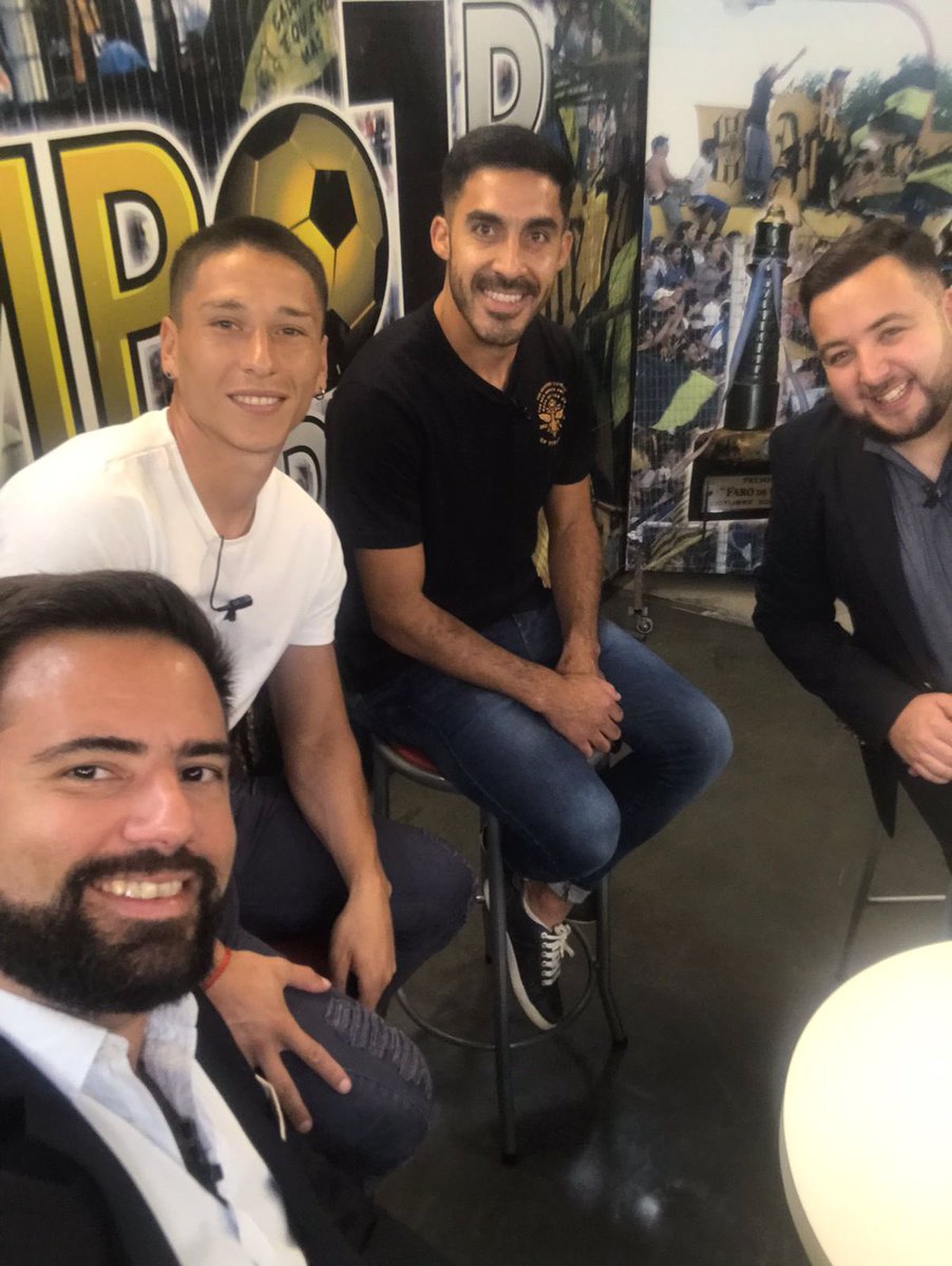 OlimpoDe1ra's tweet photo. AIRE 🔴 | ¡Comenzó #OlimpoDe1ra!
⚽️ Nos visitan Gustavo Mendoza y Diego Ramírez.
👔 Conducen @Nschbib y @YoyiDilernia.
📺 ¡Ya por Cablevisión y @bvcnoticias! https://t.co/jcsuzLpu8P