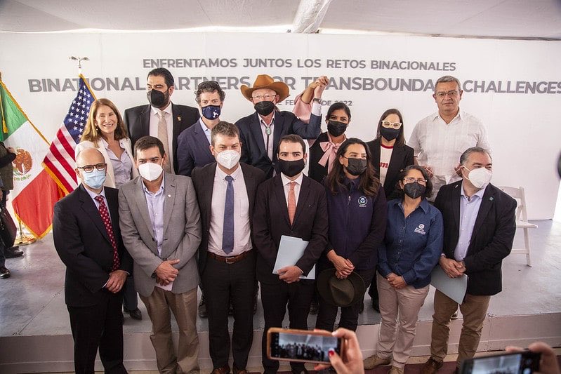 COSTASALVAJE (@costasalvaje) on Twitter photo El <a href="/USAmbMex/">Embajador Ronald Johnson</a> Ken Salazar visito el primer sistema de retención de residuos que instalamos en México y abogó por que se instalaran más impidiendo el paso de basura al océano. <a href="/SEMAR_mx/">SEMAR México</a> <a href="/SEMARNAT_mx/">SEMARNAT México</a> <a href="/conagua_mx/">Conagua</a> #bajalealplastico El <a href="/USAmbMex/">Embajador Ronald Johnson</a> Ken Salazar visito el primer sistema de retención de residuos que instalamos en México y abogó por que se instalaran más impidiendo el paso de basura al océano. <a href="/SEMAR_mx/">SEMAR México</a> <a href="/SEMARNAT_mx/">SEMARNAT México</a> <a href="/conagua_mx/">Conagua</a> #bajalealplastico