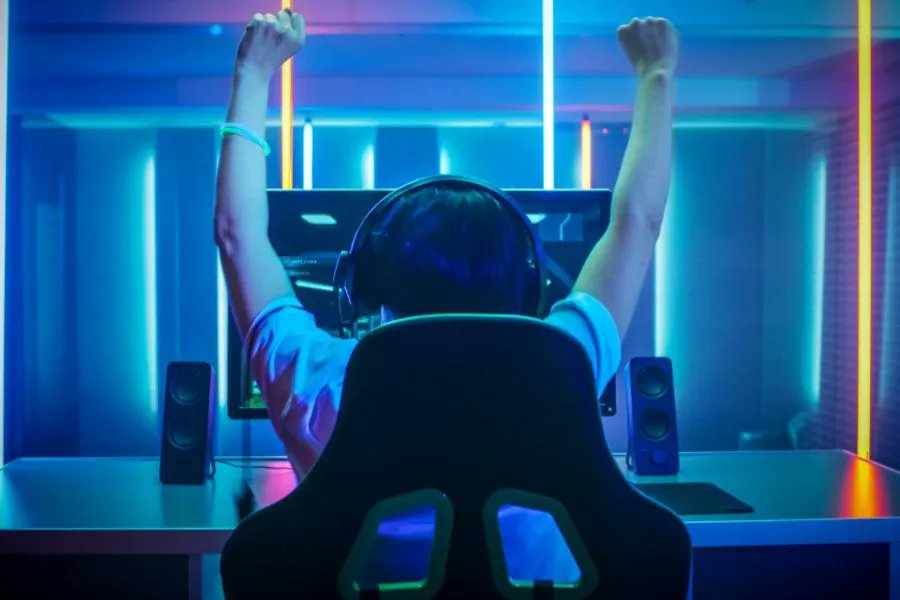 Why organizations with remote models must be willing to look past traditional teamwork, wellness and retention strategies and honestly investigate the success of MMO communities 🎮  buff.ly/34QEQiZ

#FutureOfWork #remoteworking #EmployeeExperience #HR #MMO