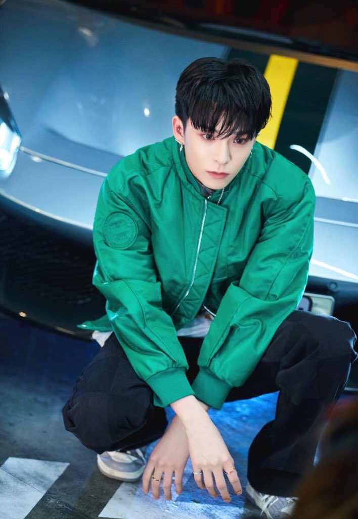 mickeypasah's tweet photo. แวะมาหวีดน้องแจ็กเก็ตเขียวสุดเท่คั่นการสตรีมแปปนึง😆🥰
#JIKJIN https://t.co/X6cuEUpKsp