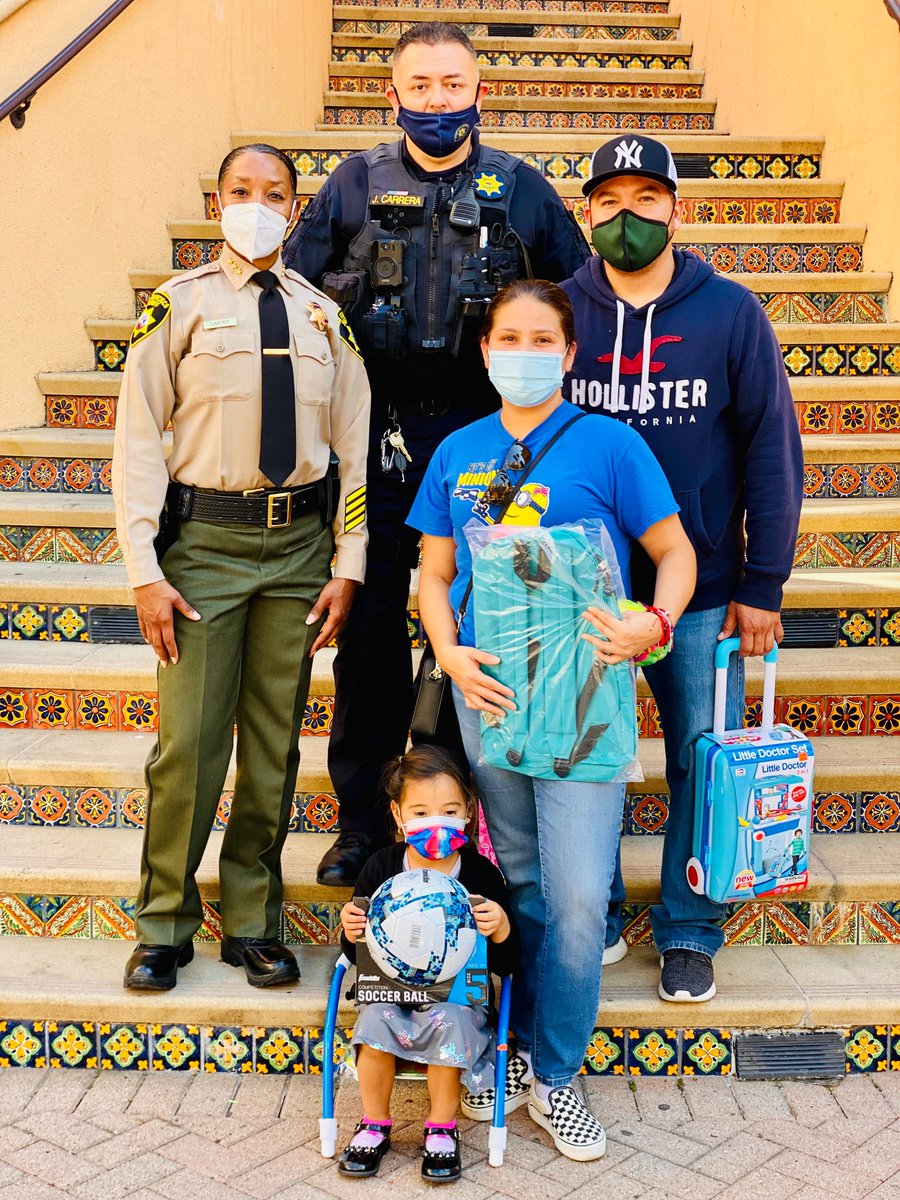 SheriffSF's tweet photo. Photos from the 13th Annual Three Wise Men Toy Giveaway 2022 in Oakland, Ca. Everyone had a great time. #SFSO #CHP #BARTPD #PiedmontPD #OaklandPD #HousingAuthority #NOBLE #AlamedaSO #PiedmontFire #OaklandBomberoM https://t.co/wkGrwEWATJ