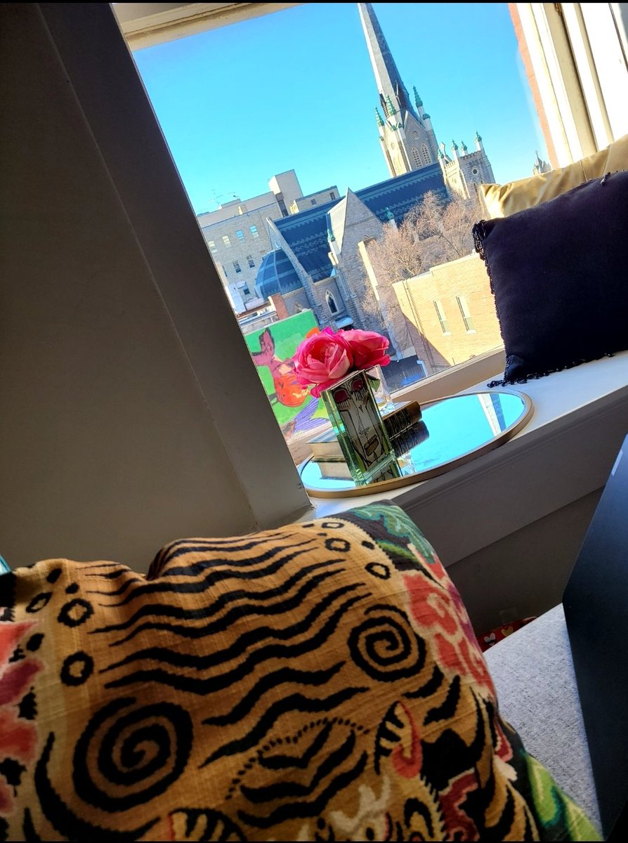 candi72447's tweet photo. My work view for a couple of days 💖 
I just might take up that offer and get a loft here 😍#loftlife https://t.co/JP9enRtHTl