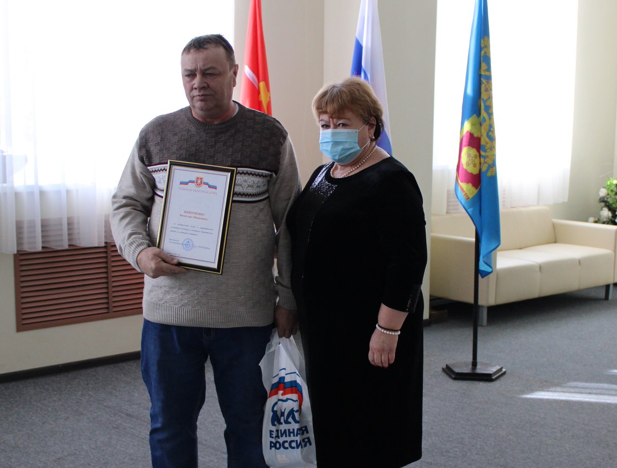 <a href="/Tularegion71/">Правительство ТО</a> В Центре культуры и досуга состоялось торжественное собрание, посвященное памятной дате. Г.И. Алёшина вручила Благодарственные письма ТОД троим плавчанам – ветеранам боевых действий в Афганистане, членам Плавского отделения ветеранской организации «Боевое Братство»