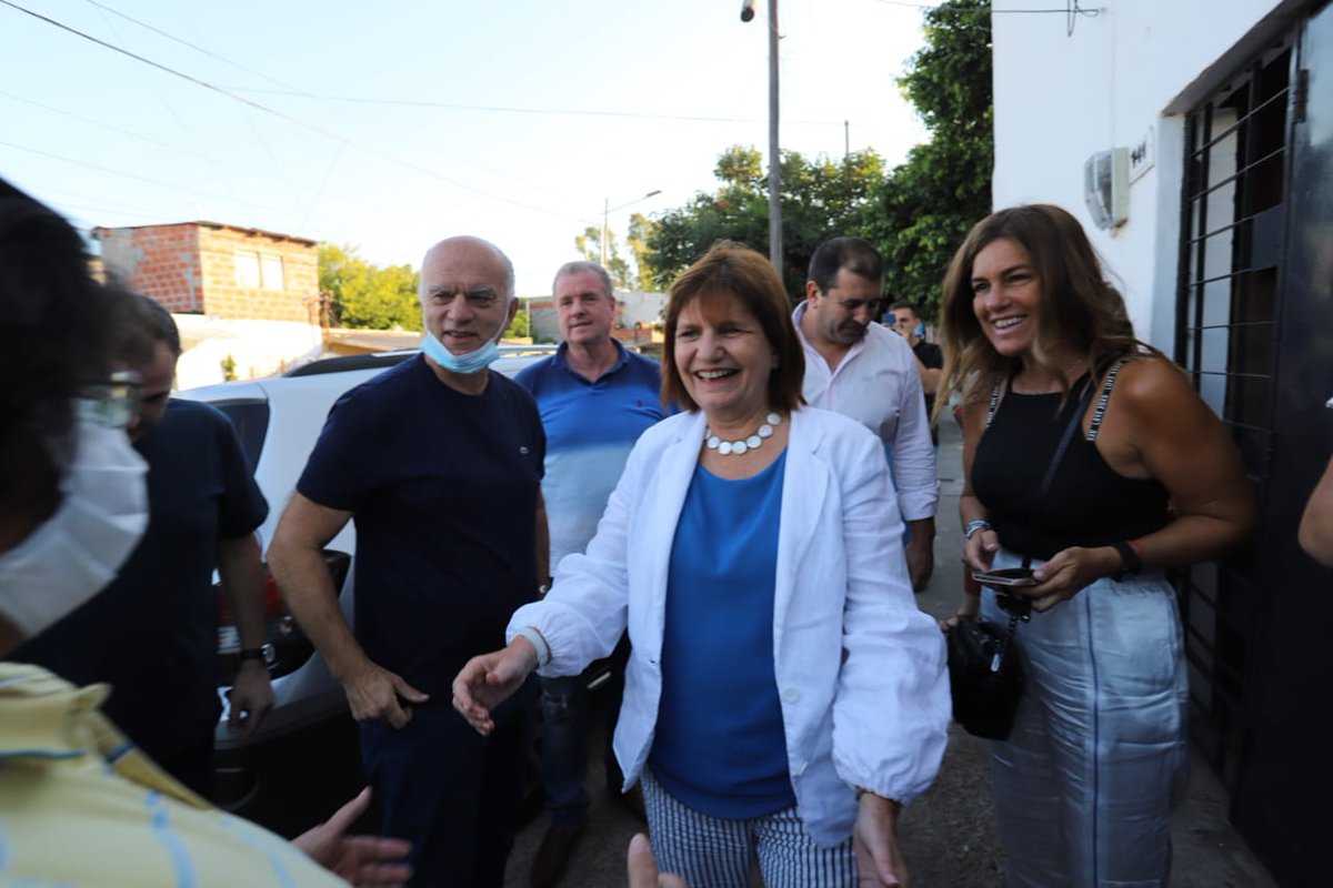 Nestorgrindetti's tweet photo. Ayer tuvimos el agrado de recibir a @PatoBullrich en nuestra querida Lanús. 

Junto a @DiegoKravetz y @adrianurreli, visitamos un ex bunker narco en Monte Chingolo, que fue desbaratado en 2018 cuando Patricia era ministra de Seguridad de la nación. https://t.co/f4WIHzVKeq