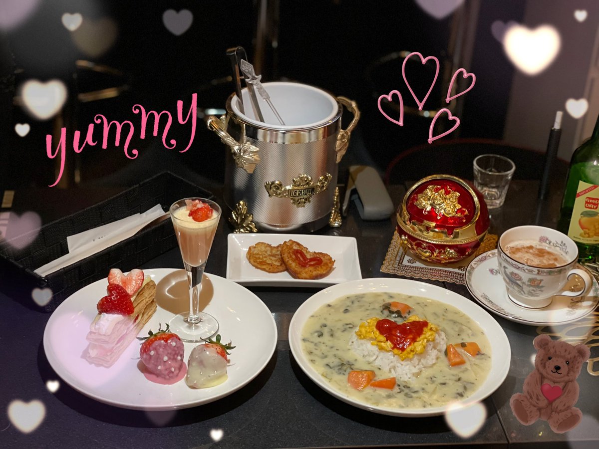 Moe108r's tweet photo. My Happy Valentine💝✨

今年も私のLoveがいっぱいチョコを受けてくれて、本当に嬉しい🥰✨✨

バレンタイン限定フードもすごく美味しくて幸せだぁ💞 https://t.co/d9gTOEvUfj