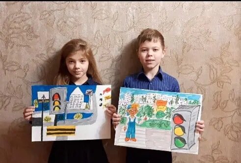 OSIPOVALEXSEI's tweet photo. Активисты отряда ЮИД принимают активное участие в челлендже под названием "На дистанте ПДД не забывайте", который запускает Центр по профилактике ДДТТ и ГИБДД г. Новокуйбышевска. https://t.co/nb0mXg91cK