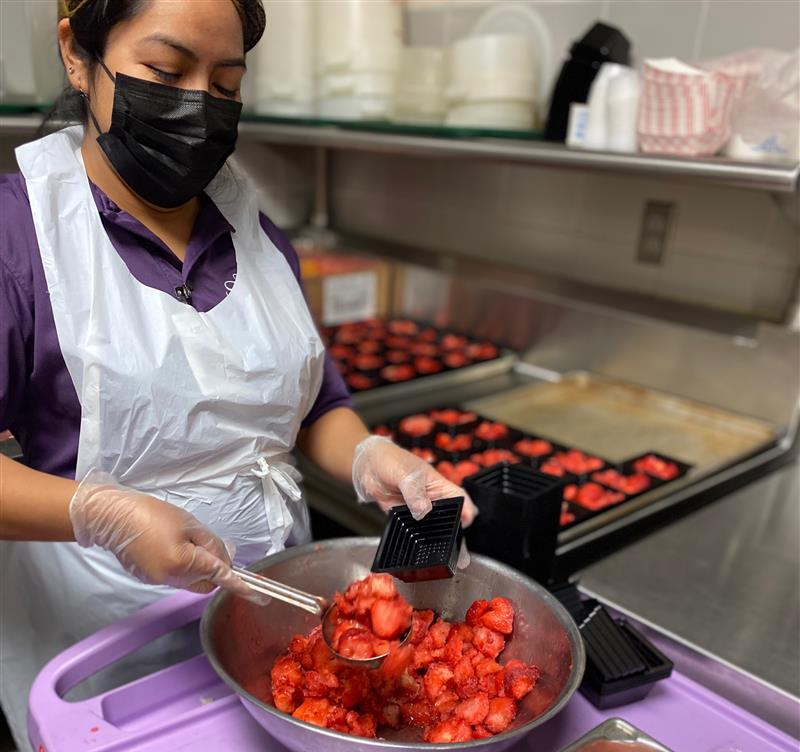 gisdnutrition's tweet photo. 🥰 Feeling the love for Valentines Day with delicious menu items made with love! ❤️ #new flavors #localbeets #freshlyprepared https://t.co/jdV8Vn2pUU
