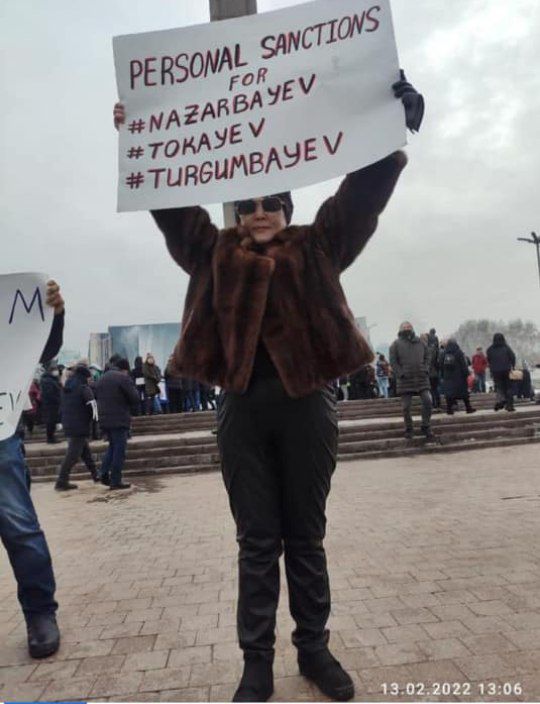 Veritas_kz's tweet photo. 1/5
February 2022 #Almaty
Political persecution of Aizhan #BAISOVA.
A. BAISOVA has been persecuted by NSC (National Security Committee) officer and lieutenant colonel named Zhenis (he earlier introduced himself as "Marat") for 4 years.
#Kazakhstan
#Kazakhstanprotests https://t.co/tFz9qyvXUA