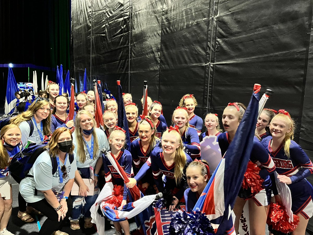 LewisburgMiddleCheer tweet media