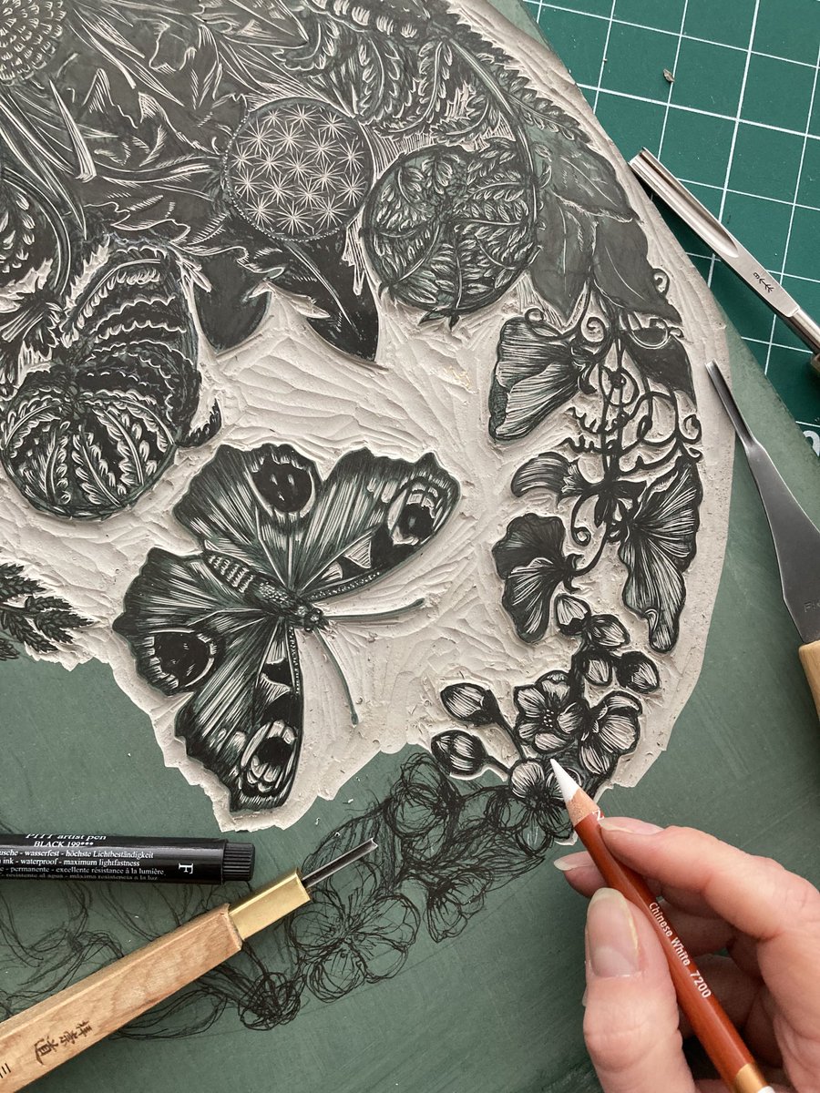 WIP of the recent #linocut - the block is now finished and I’m really really happy with it 🖤 Looking forward to printing the edition, once the school holidays are over. 
#linoprint #printmakingart #wipart #ferns #butterflyart #mashatiplady