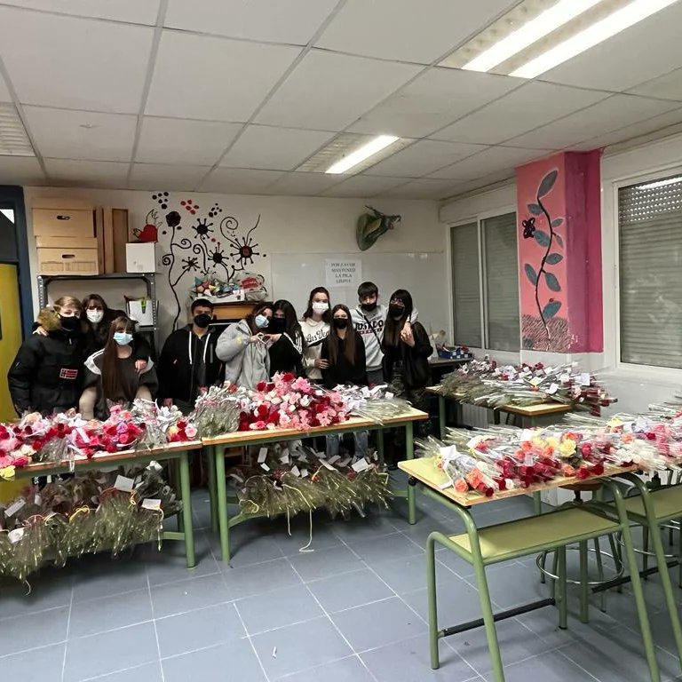 IESCanadaRealValmojado tweet media