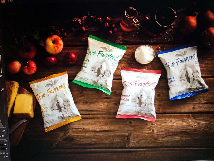GREATBritain's tweet photo. Sustainable snacking? It's in the bag.

Herefordshire start-up @TwoFarmersHfd use 100% compostable crisp packets, made from eucalyptus wood pulp - so you can #CrunchWithAConscience. 
 
#GREATFuture 🌿🇬🇧 https://t.co/7T2DmIa7Sl