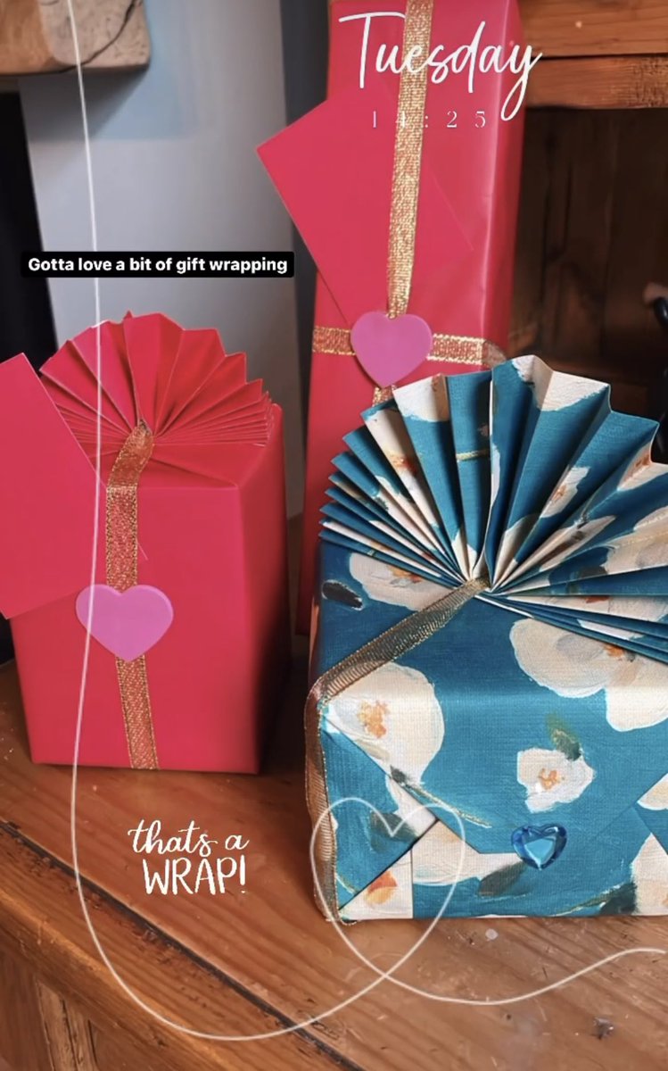 LaticLaydee's tweet image. Bloody love wrapping presents I do! #wrappingpresents #thatsawrap 🎁