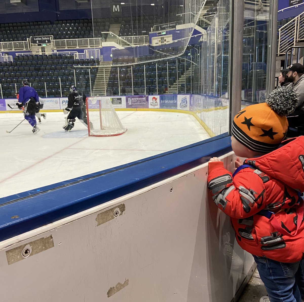 jardinecaj's tweet photo. When you go to @ArenaBraehead for the first time ever to see @ClanIHC training. #facinated 🏒🥅
#newadventures💜 https://t.co/cswFi6vZI7