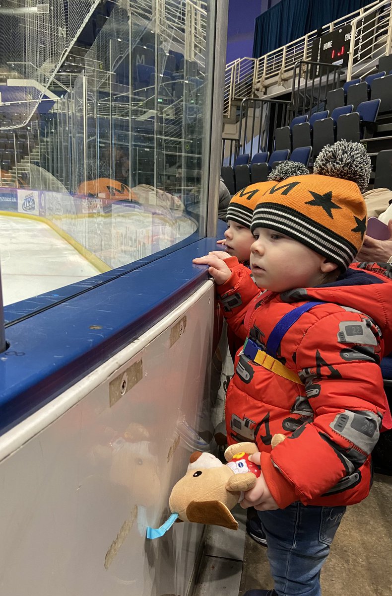 jardinecaj's tweet photo. When you go to @ArenaBraehead for the first time ever to see @ClanIHC training. #facinated 🏒🥅
#newadventures💜 https://t.co/cswFi6vZI7