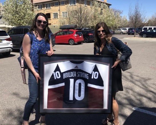5280customframe's tweet photo. β€οΈ Weβre honored to have framed this #BoulderStrong @Avalanche jersey for the Boulder Table Mesa @KingSoopersNews which re-opened last week. We hope this community continues to heal after such a heartbreaking tragedy. #jerseyframing #boulder #tablemesa #kingsoopers https://t.co/yjoF27Iiy6