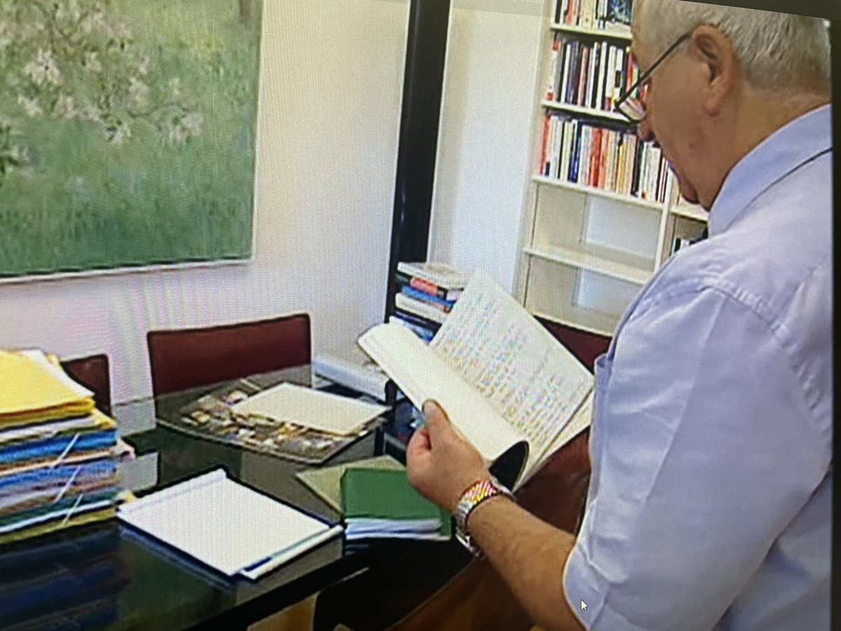 TrefogliMichele's tweet photo. Stasera al #Quotidiano #RSI scopriamo gli appunti desecretati di Achille Casanova, l’ex portavoce del #consigliofederale. Il Governo li voleva al macero, in nome della collegialità, gli storici lo hanno impedito https://t.co/LFD76bD6Y9