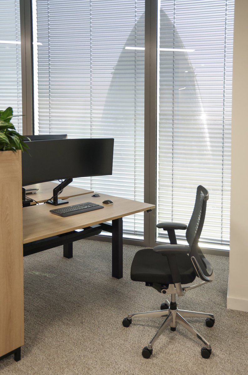 DAS Business Furniture tweet media