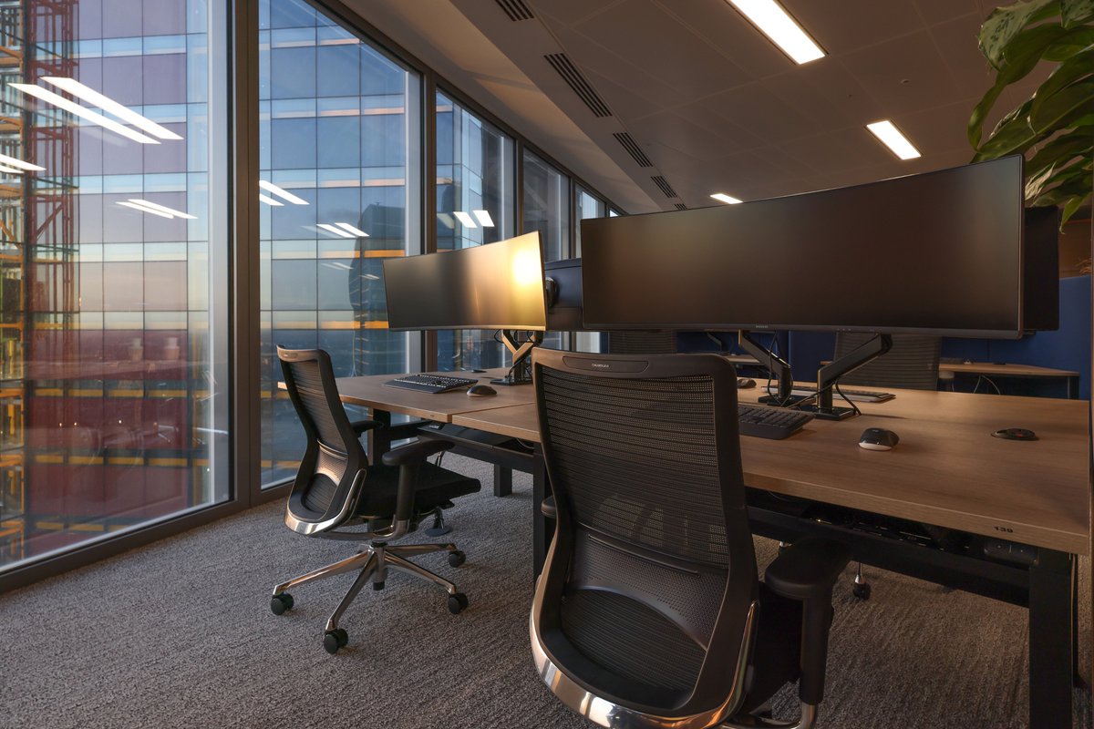 DAS Business Furniture tweet media