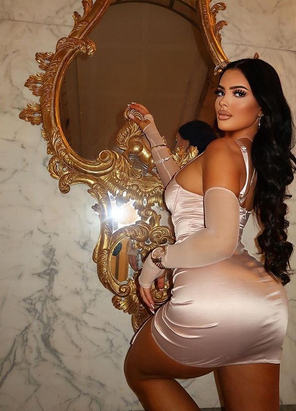 Redskinchief007's tweet photo. Got one of my favourite #escorts for a mammoth #sexsession. Got lots of very #tightuniforms for her to wear. It is going to be very disgusting! #busty #sugardaddy #lapdance #filthyrich #longlegs #facesitting #spanking #escort #bigbum #tightdress https://t.co/hvZaMC1fal