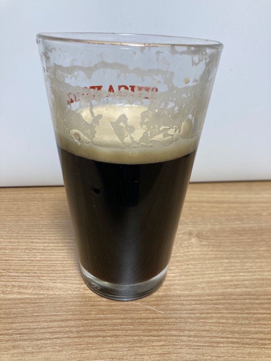 Diamond_Brewery's tweet photo. ウチの定番。
ポーターのテイスティング。
ドライで飲みやすいと思う。でも気持ちロースト感があってもいいかも?次はビスケットモルトを少し足すか?
あぁ、こんな状況じゃなかったらお客様と飲みながら意見交換できるのに。
グラスは尊敬の念を込めて志賀高原。
#craftbeer #charider’sporter https://t.co/ZypciUQ1LY